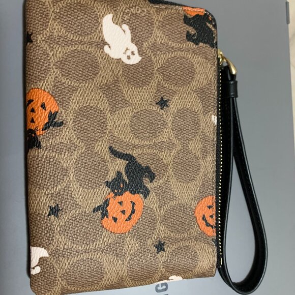 Coach Corner Zip Wristlet HALLOWEEN Print BlackCat Ghost Pumpkin PRICE FIRM - Picture 3 of 4